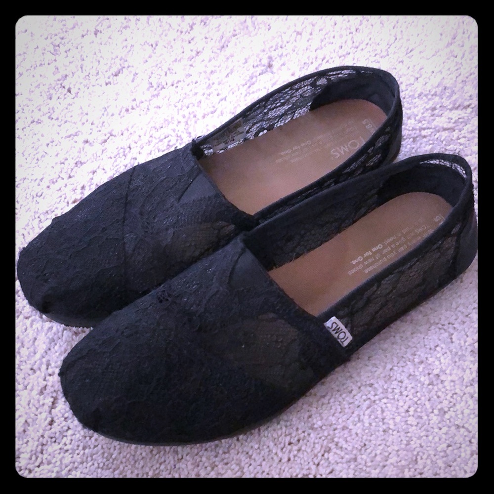 Black lace Toms